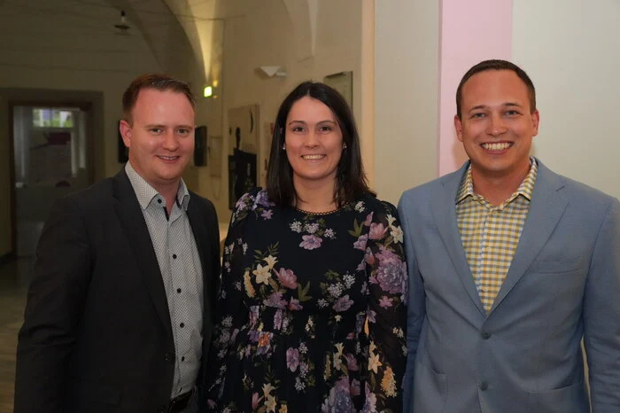 Rotkreuz-Bezirksstellenleiter Dylan Morley mit Stellvertreterin Stefanie Angermann und der Bezirksrettungskommandant von Hermagor Christoph Kowatschitsch.