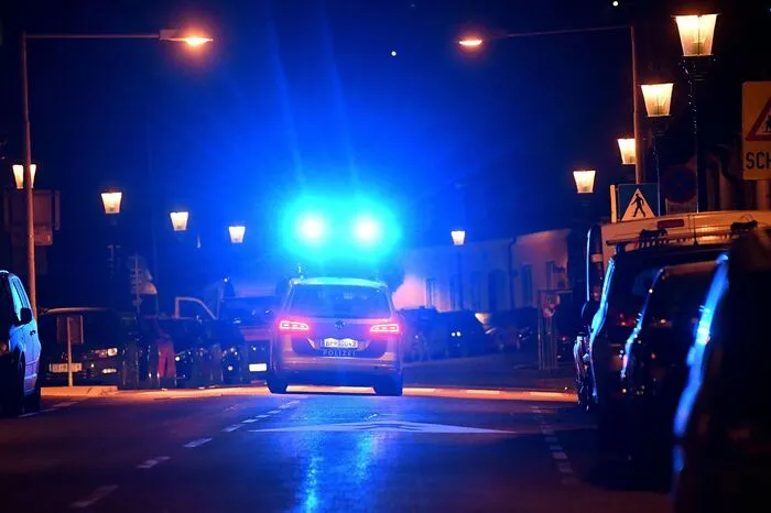 An der Fahndung beteiligten sich neben dem Polizeihubschrauber auch Beamte der Cobra und Wega. Die Polizei war gegen 21.30 Uhr von einer Zeugin verständigt worden.