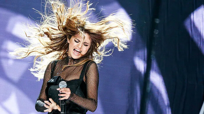 Lässt die Haare fliegen: Selena Gomez bei einem Auftritt kürzlich in Los Angeles