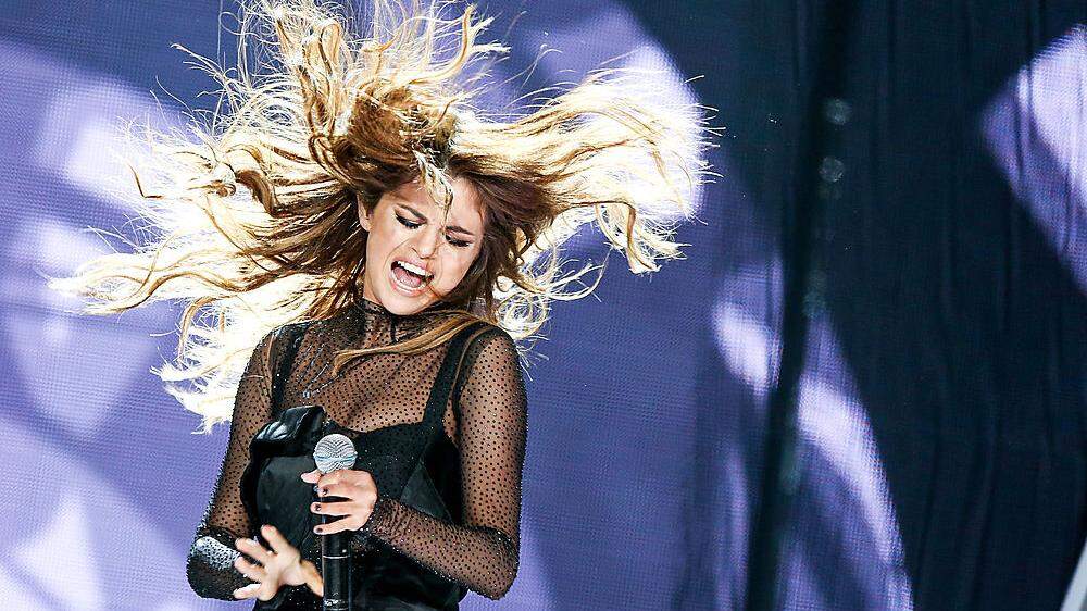 Lässt die Haare fliegen: Selena Gomez bei einem Auftritt kürzlich in Los Angeles 