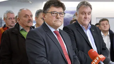 Ernste Mienen: Arbeitnehmer-Vertreter Wimmer und Dürtscher wollen streiken