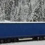 Tief winterliche Verhältnisse und ein Fahrverbot hielten auch diesen LKW nicht davon ab, den Tauern überqueren zu wollen