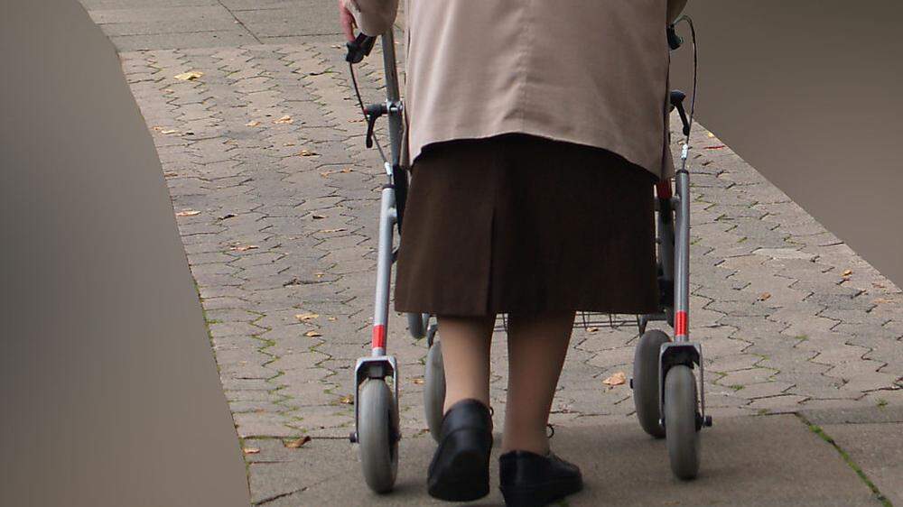 Eine 86-jährige Frau mit Rollator wurde in Klagenfurt zum Opfer eines Raubversuchs