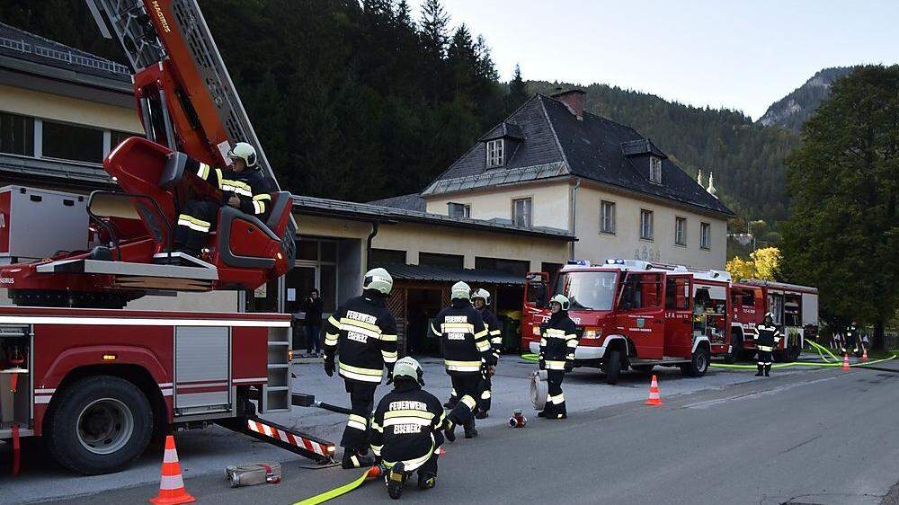 Die Feuerwehren des Abschnitts Eisenerz trainierten bei einer Brandübung den Ernstfall