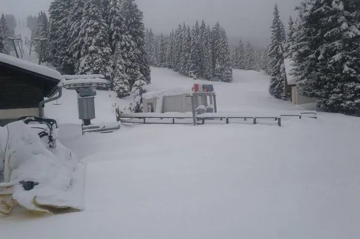 Am 1. Dezember öffnet das Skigebiet sämtliche Pisten und Lifte. Lediglich das Schneeloch muss erst fertig präpariert werden.