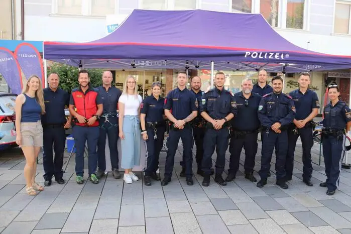 Darüber hinaus wurden zahlreiche Info- und Aktionsstände geboten. 