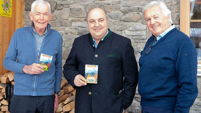 Fritz Danklmaier, Fritz Roll und Dieter Reiter präsentierten in der Ramsau die "S-Vorteilskarte"
