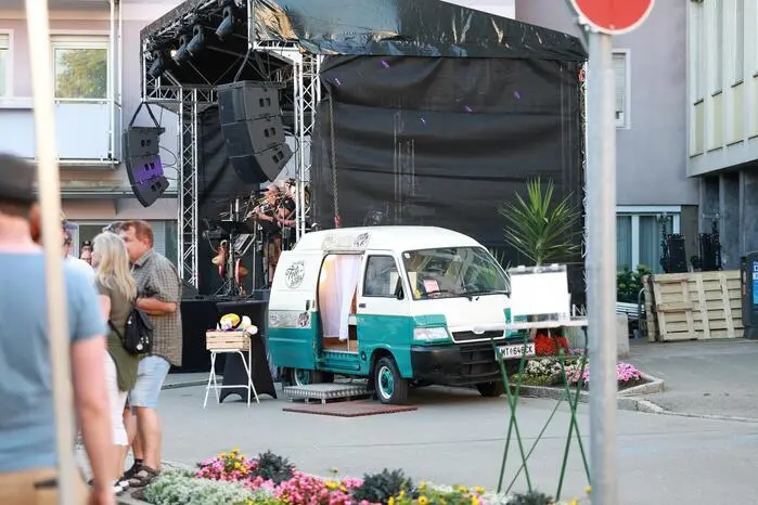 Auch beliebt und direkt vor der Bühne: Das Mobile Fotokisterl auf vier Rädern
