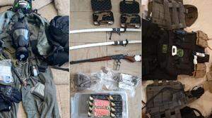 Schwerter, Schusswaffen, Munition - die Polizei musste einiges beschlagnahmen