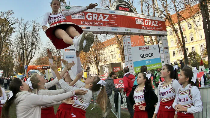 Klicken Sie sich durch die besten Bilder des Laufspektakels...