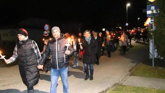 „So viele Teilnehmer wie heuer hatten wir noch nie“, freute sich Bärnbachs Bürgermeister Jochen Bocksruker, der auch die vielen Teilnehmer zur Fackelwanderung begrüßte.