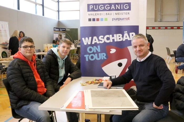 360 potenzielle Lehrlinge hatten sich aus diesem Grund im örtlichen Mehrzwecksaal eingefunden.