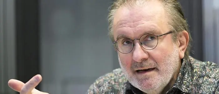 Der "Reporter ohne Grenzen" (RSF)-Präsident Fritz Hausjell sieht die aktuelle Entwicklung positiv, aber warnt auch vor wirtschaftlichen Bedrohungen.