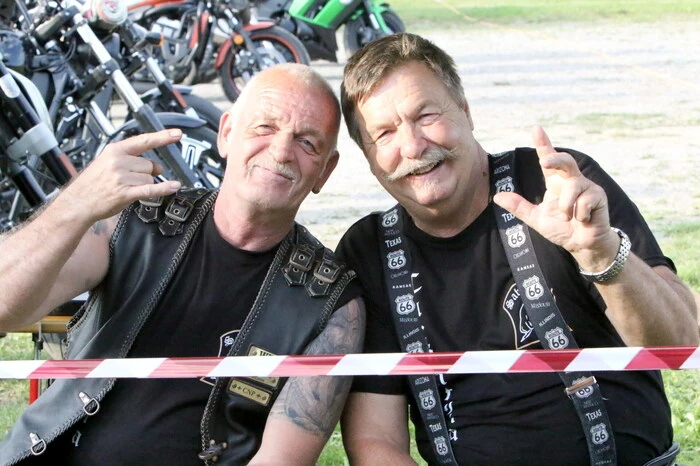 Höhepunkte des dreitägigen Treffens: die Ausfahrt auf die Hochrindl, die Bikermesse mit Pfarrer Robert Jamroz sowie das “Bruzzler”-Konzert.  