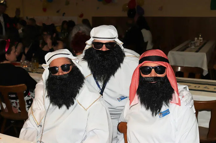Schon bei Beginn des Balles tummelten sich eine große Anzahl an schönen Masken durch den Saal und boten ein buntes Bild.