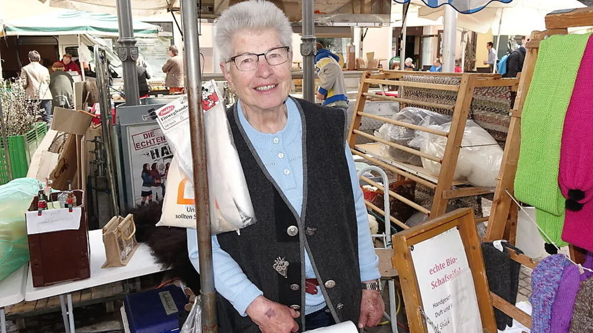 30 Jahre Bauernmarkt mit Schafprodukten, Honig und Likören: Wilhelmine Hrassnigg (Vordernberg) 
