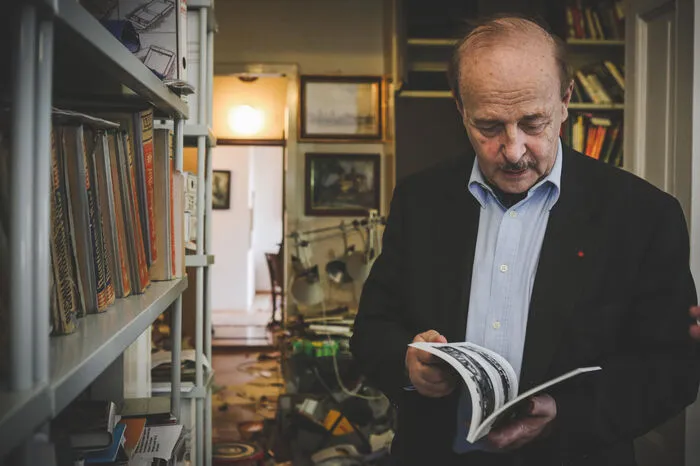 Trotz zahlreicher Angebote, sein Archiv zu verkaufen, denkt Kubinzky nicht daran: "Ich will arbeiten wann ich will, und die Dinge, die ich sammle auch ohne Handschuhe angreifen dürfen."