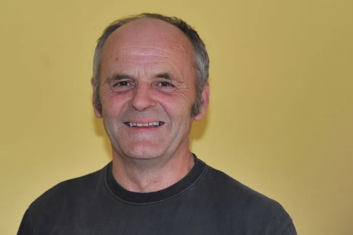 Siegfried Danklmaier aus Bad Mitterndorf engagiert sich für den Nachwuchs im Stocksport: Ich bin Koordinator des JESZ (Jugend Eis- und Stocksportzentrum) Bad Mitterndorf. Davon gibt es österreichweit nur acht. In diesen Dingen habe ich wohl die Gene meines Vaters geerbt: das Gemeinwohl stets zu fördern! So war ich musikalisch 40 Jahre tätig, auch ein aktiver Feuerwehrkamerad. Aber, die Überlegung, Jugend weg von der Straße, weg von Handy zu bringen, damit die jungen Menschen im Team versuchen, sich zu etablieren, unsere Sportart mit Nachwuchs zu besetzen, war eine Herausforderung und anfänglich alles andere als leicht. Egal, mittlerweile sind unsere Goldmädls und großartigen Jungs zu einer bundesweiten gefürchteten Konkurrenz herangewachsen! Es gibt wohl nichts Schöneres, als dass einem Kinder vertrauen und man sie in den jungen Jahren für die Zukunft im sportlichen Bereich prägen darf!