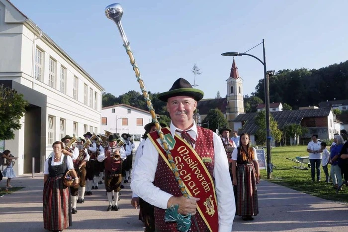 ...gefolgt vom Musikverein Söchau unter dem Taktstock von Bezirksstabführer Franz Heschl...