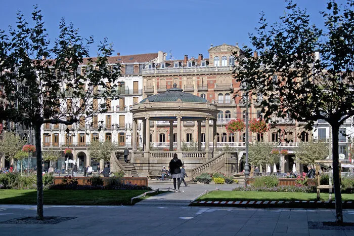 4. Der Hauptplatz von Pamplona ist klein und überschaubar. Dennoch finden sich hier unzählige sehenswerte Bars.