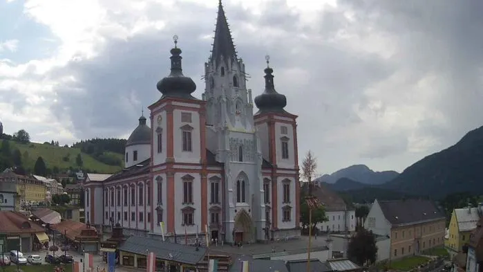 Über der Basilika in Mariazell zogen bereits schwarze Wolken auf