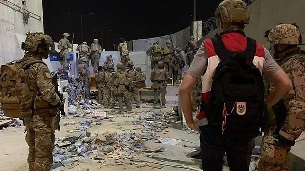 Das österreichische Evakuierungsteam am Flughafen von Kabul