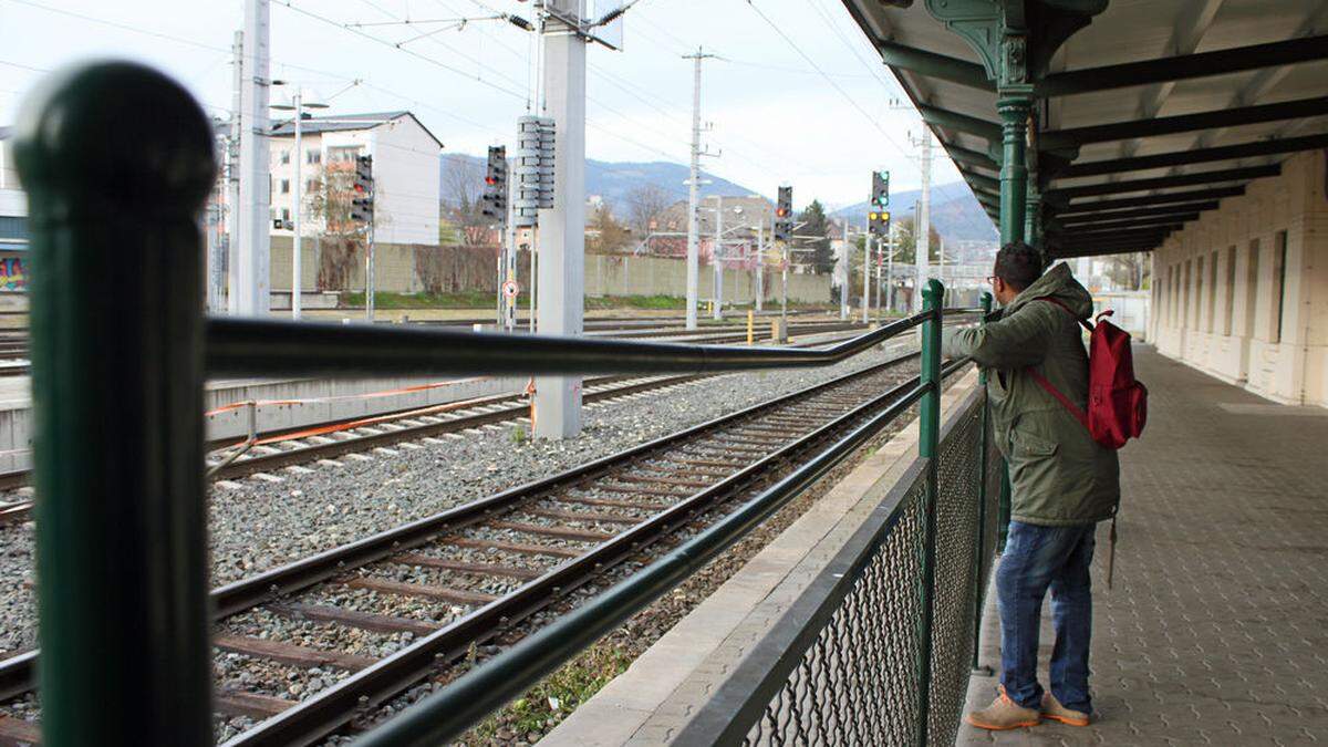 Auf dem Westbahnhof nächtigen immer wieder Obdachlose. Die Stadt verweist auf ein starkes soziales Netz, mit dem Abhilfe geschaffen werden kann