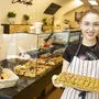 Simona Aria in der Bäckerei "Carlotta"