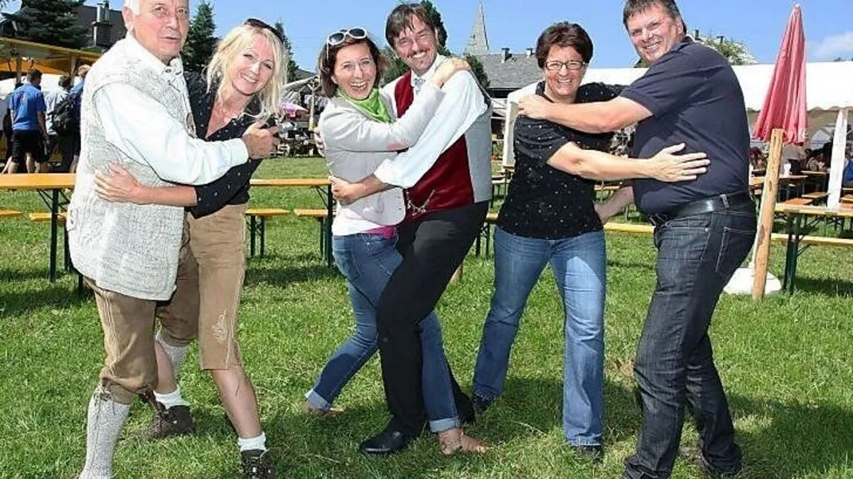 Gut gelaunt beim Almfest: Eduard Reiner, Elfriede Schabus, Olga Klemen, Manfred Pernull, Ulrike Maierbrugger und Ludwig Konrad (von links) 