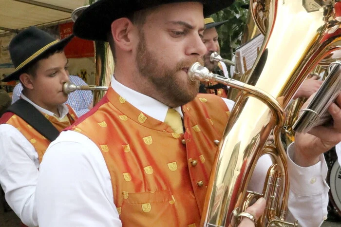 Übrigens: Viel Applaus gab es am Vormittag beim Frühschoppen für den Musikverein Glantal/Liebenfels und am Sonntagnachmittag für die „Glantaler Spatzen“.