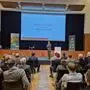 Zahlreiche Besucherinnen und Besucher lauschten den Ausführungen von Politikberater Thomas Hofer in der Lannacher Steinhalle