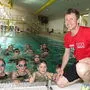 Seit 36 Jahren Lehrer und absoluter Experte für Schulschwimmen: Hubert Fessl (das Foto entstand vor Corona)