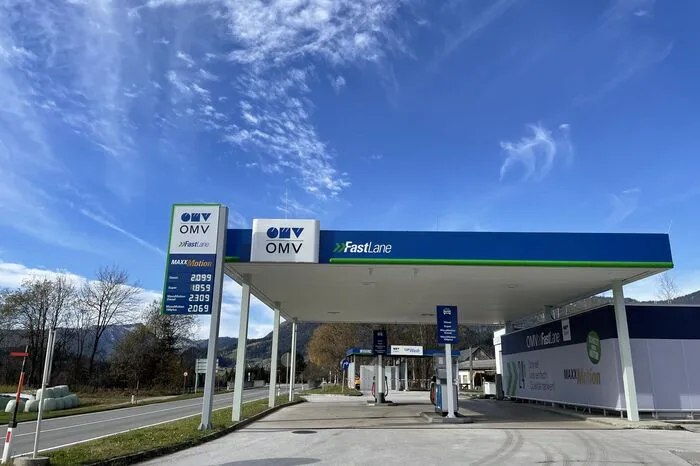 Ein Bild vom 8. November: Die Umbauarbeiten sind fast abgeschlossen, Waschboxen und Bistro-Box werden noch eröffnet