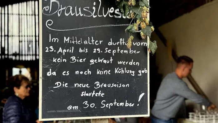 Rund um den 30. September herrscht in Österreichs Brauereien festliche Stimmung. Beim traditionellen „Brausilvester“ wird sowohl die vergangene als auch die kommende Biersaison gefeiert.