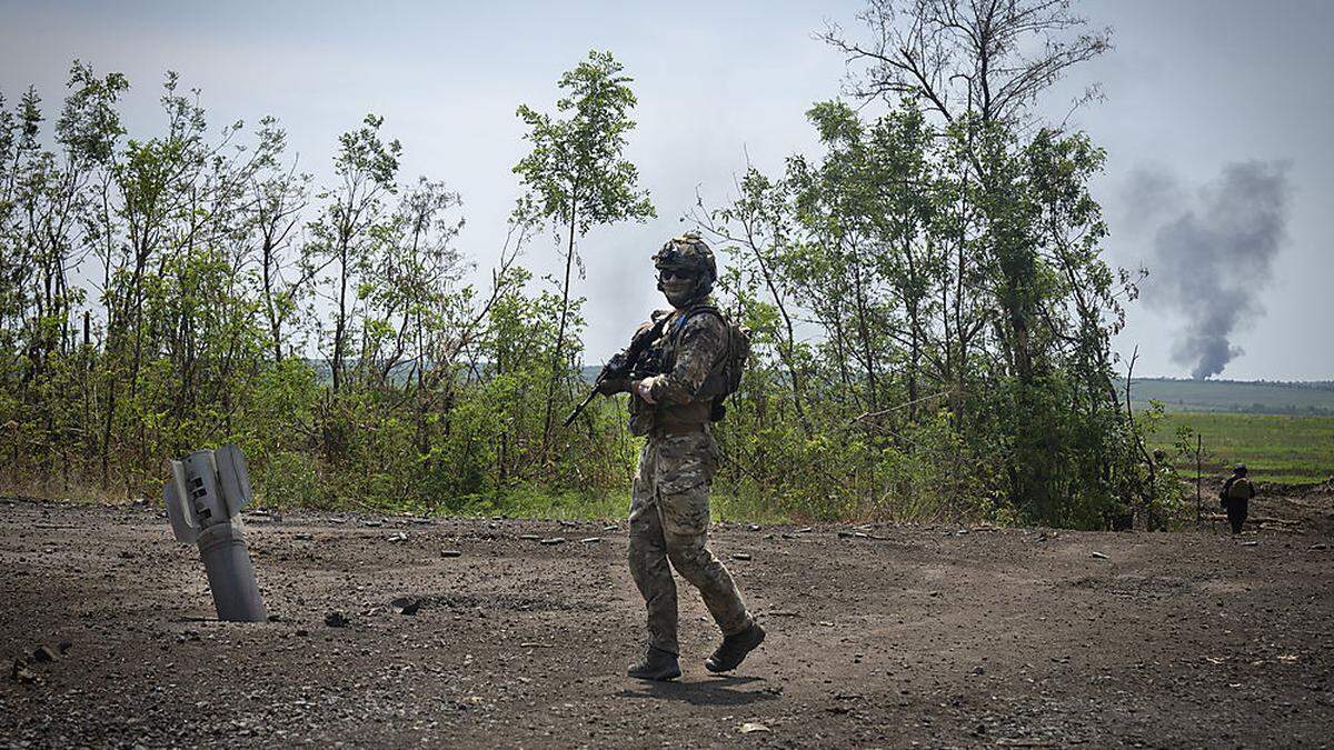Ein ukrainischer Soldat an der Frontlinie bei Saporischschja 