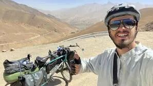Jan Ritter aus Gleisdorf radelte durch den 3000 Meter hohen Gebirgspass in Zentralafghanistan bei seiner neunmonatigen Radtour