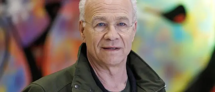 Schauspieler Klaus J. Behrendt bei den Dreharbeiten zu einem „Tatort“