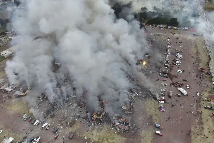Rund 300 Händler vertreiben auf dem Pyrotechnik-Markt von San Pablito Raketen, Böller und Feuerwerk.
