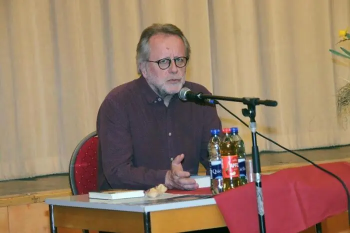 Und zwar aus der Nummer zwölf der Altaussee-Krimiserie, dessen Titel wie all seine Vorgänger mit „Letzte bzw. letzter ….“ beginnen, diesmal ist der Titel „Letztes Glückskeks“.
