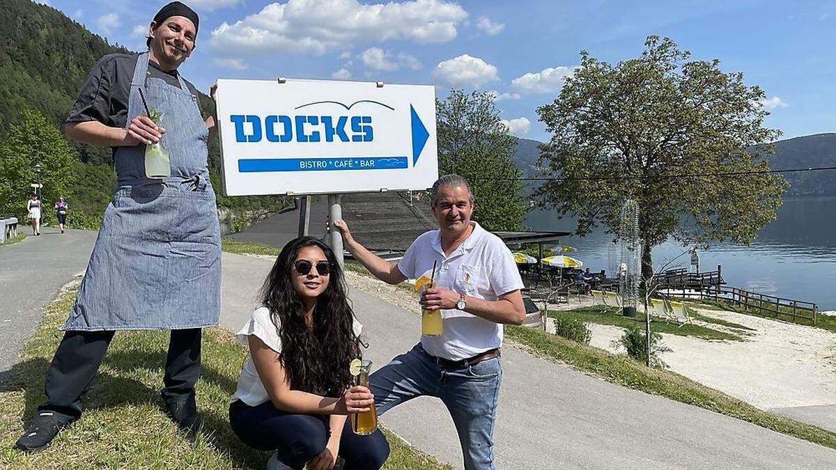 Docks-Wirte: Christian Pirker, Sarah und Gerhard Scharfetter führen seit 1. Mai das ehemalige Strandbistro in Pesenthein	