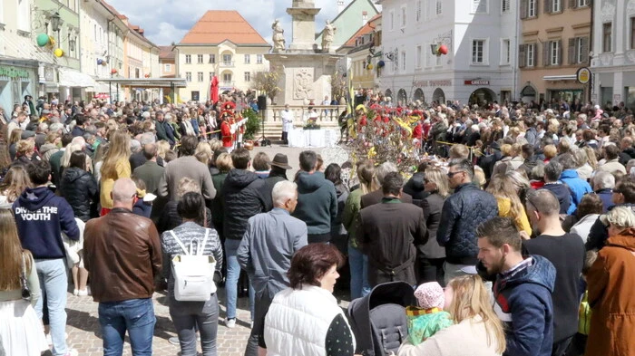 So viel los war am Samstagnachmittag am Hauptplatz der Bezirkshauptstadt St. Veit schon lange nicht mehr. 
