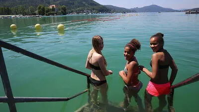 Lili und ihre Münchner Cousinen Chichi und Lolo wagten sich bereits in den Wörthersee