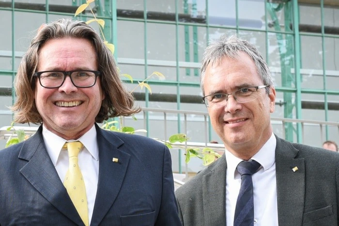 Sein Stellvertreter Peter Riedler, langjähriger Vizerektor, übernahm interimistisch die Leitung der Universität Graz.