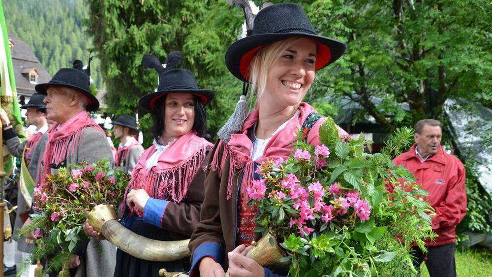 Mit 5000 bis 7000 Besuchern ist das Almrosenfest in St. Jakob in Defereggen das größte volkstümliche Fest in Osttirol 