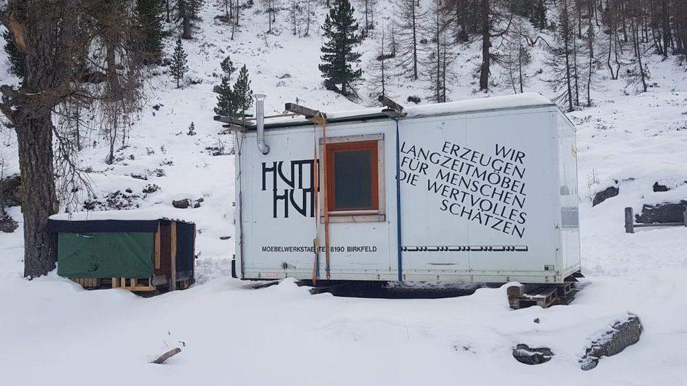 Der Container bei der Lienzer Hütte wurde vom Alpenverein illegal als Winterlager aufgestellt. Jetzt laufen Verfahren 