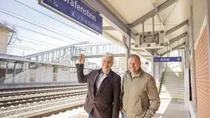 Der Grafensteiner Bürgermeister Stefan Deutschmann und der Kärntner ÖBB-Regionalmanager Reinhard Wallner freuen sich über den neuen Takt