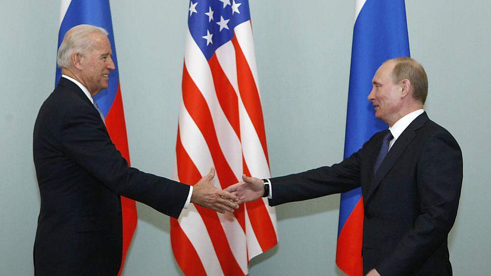 Biden und Putin bei einem Treffen 2011