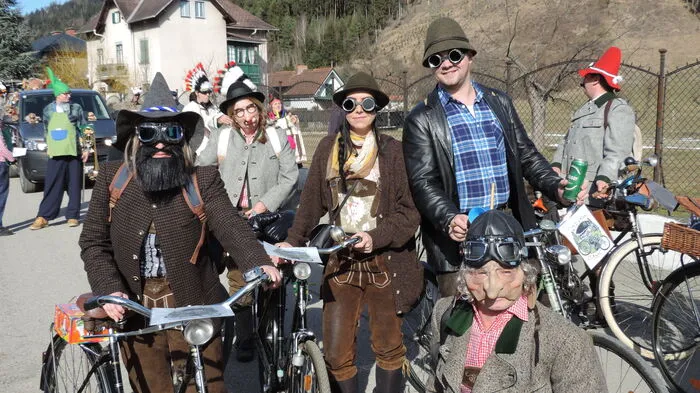 Närrinnen und Narren aus dem gesamten Liesingtal feierten und sorgten beim großen Faschingsumzug in St. Michael für gute Laune.