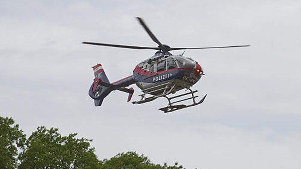 Polizeigroßeinsatz mit Hubschrauber (Symbolfoto)