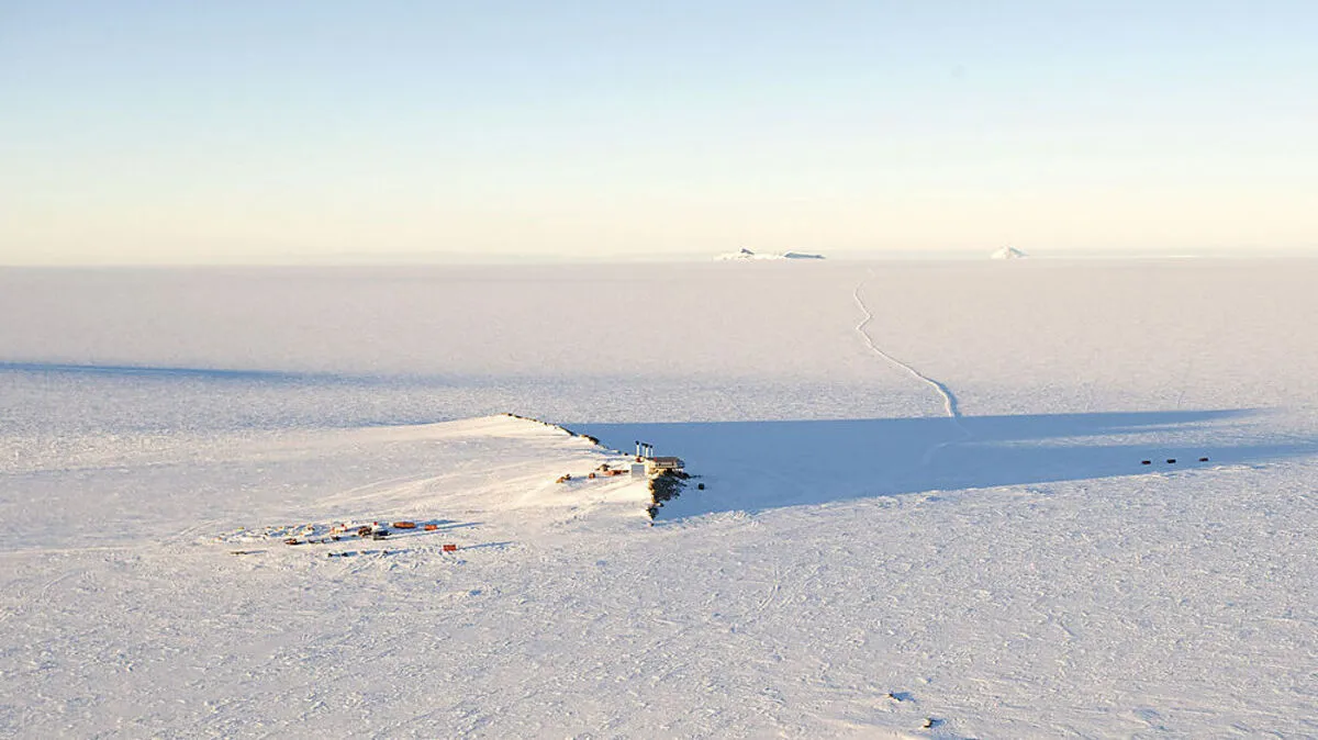 Luftaufnahme der "Prinzessin-Elisabeth"-Forschungseinrichtung in der Antarktis.